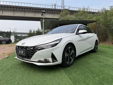 Hyundai Elantra 2022 — фото 1