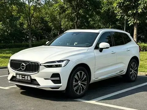 Volvo XC60 2022 — фото 1