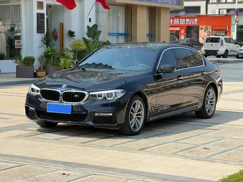 BMW 5 Series 2018 — фото 1