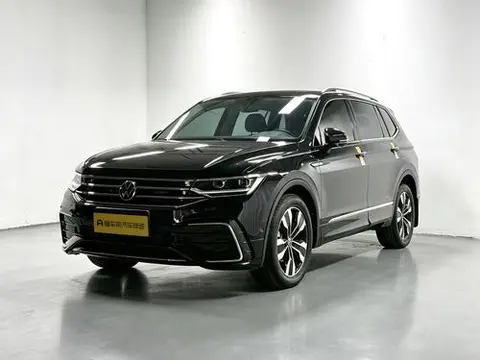 Volkswagen Tiguan L 2024 — фото 1