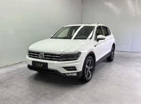 Volkswagen Tiguan L 2017 — фото 1
