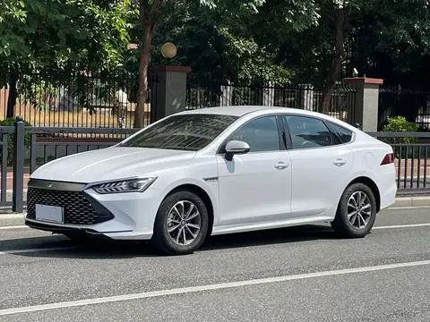 BYD 秦PLUS DM 2024 — фото 1