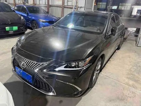 Lexus ES 2021