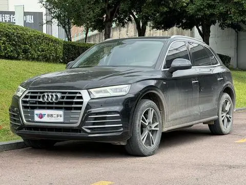 Audi Q5L 2018 — фото 1