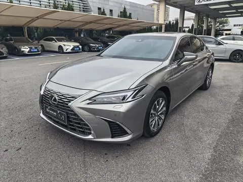 Lexus ES 2025