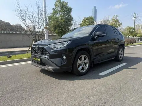 Toyota RAV4 2023 — фото 1