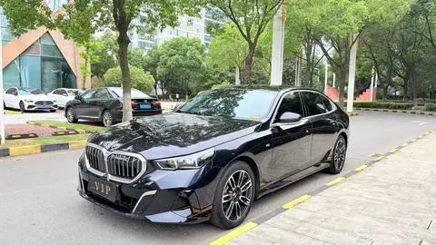 BMW 5 Series 2024 — фото 1