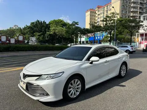 Toyota Camry 2018 — фото 1