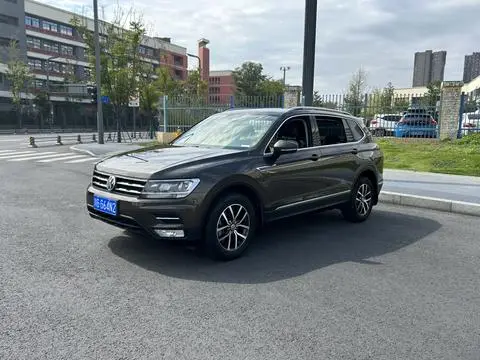 Volkswagen Tiguan L 2017 — фото 1
