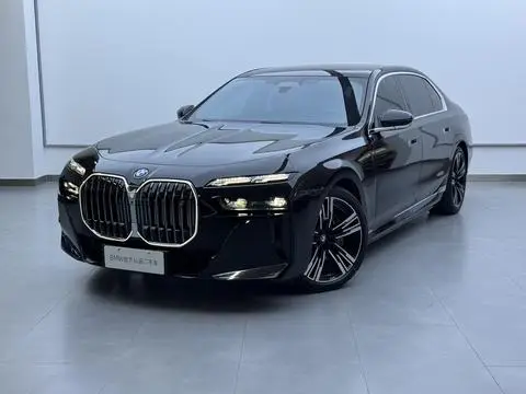 BMW i7 2023 — фото 1
