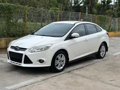 Ford Focus 2012 — фото 1