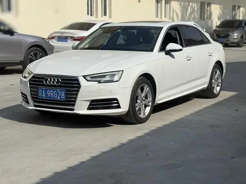 Audi A4L 2018 — фото 1