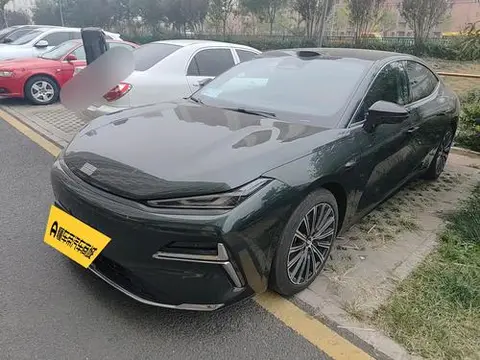Geely 星耀8 PHEV 2025