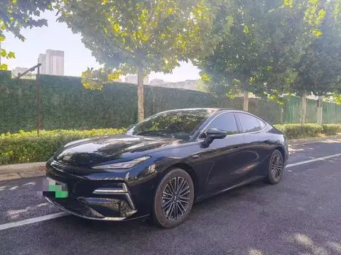 Geely 星耀8 PHEV 2025