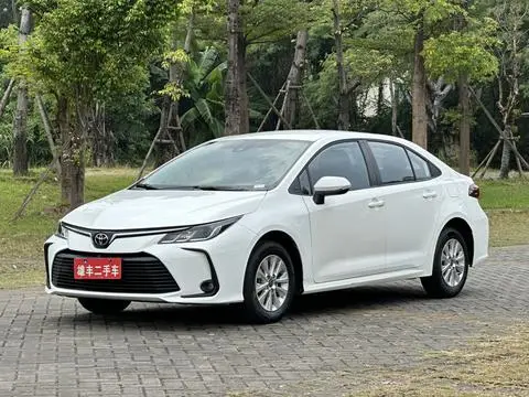 Toyota Corolla 2023 — фото 1