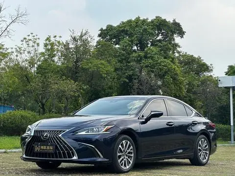 Lexus ES 2022 — фото 1