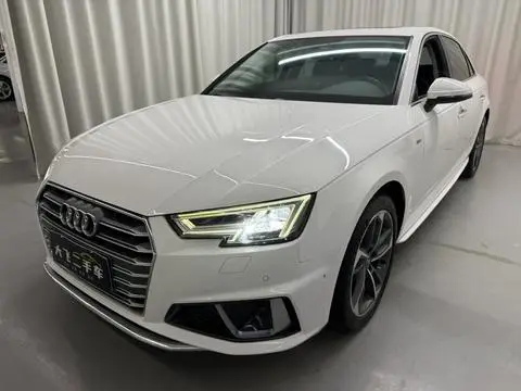 Audi A4L 2019 — фото 1