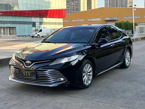 Toyota Camry 2018 — фото 1