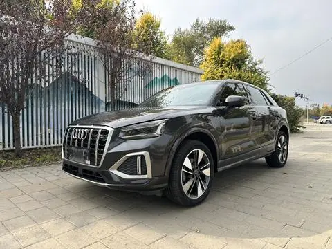 Audi Q2L 2022 — фото 1