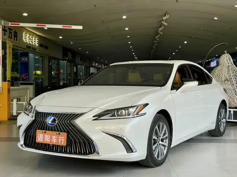 Lexus ES 2020 — фото 1