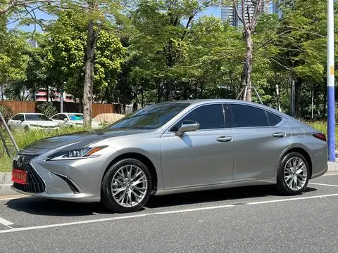 Lexus ES 2023 — фото 1