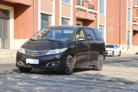 BYD M6 2013