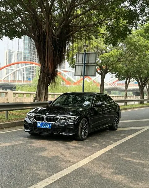 BMW 3 Series 2022 — фото 1