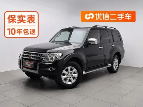 Mitsubishi 帕杰罗 2015