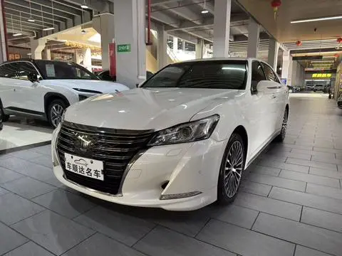 Toyota Crown 2018 — фото 1
