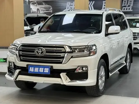 Toyota Land Cruiser 2020 — фото 1