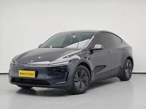 Tesla Model Y 2025