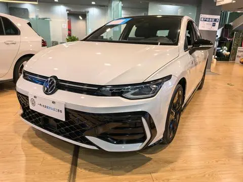 Volkswagen Golf 2025