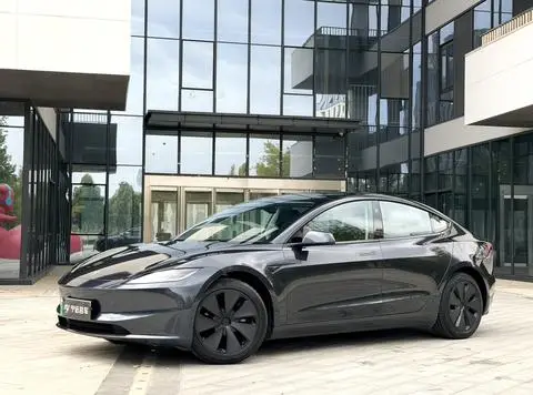 Tesla Model 3 2025