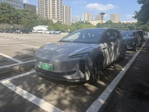 Hongqi EH7 2024