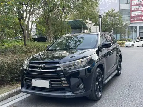 Toyota Highlander 2018 — фото 1