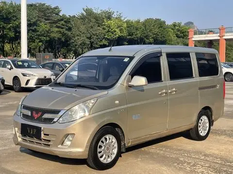 Wuling 荣光V 2016