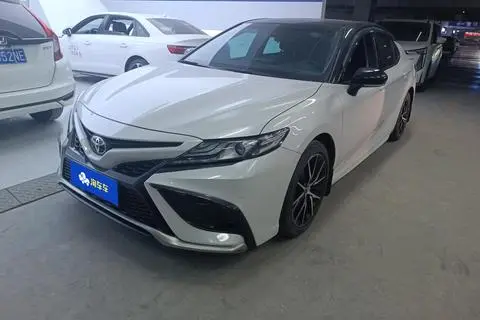 Toyota Camry 2021 — фото 1