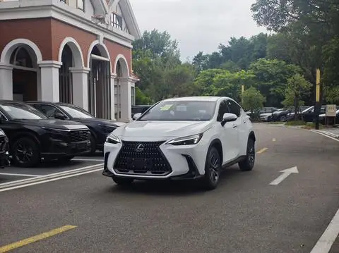 Lexus NX 2025