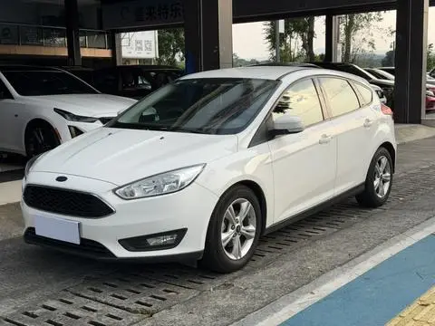Ford Focus 2015 — фото 1