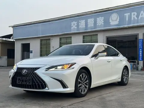 Lexus ES 2021