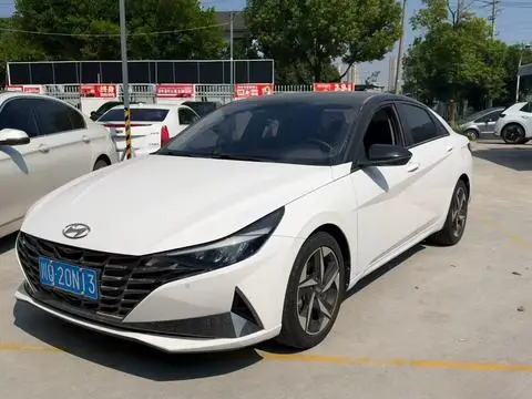 Hyundai Elantra 2022 — фото 1