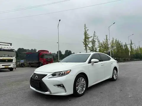 Lexus ES 2015 — фото 1