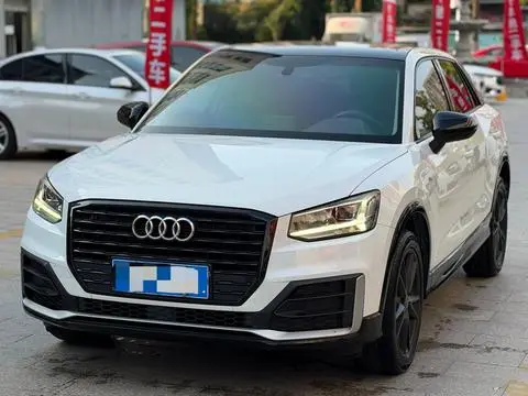 Audi Q2L 2018 — фото 1