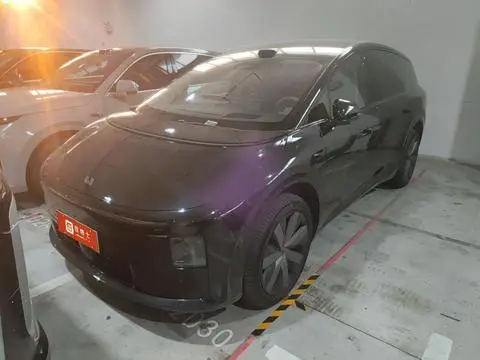 Li i8 2025