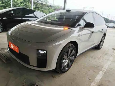 Li i8 2025