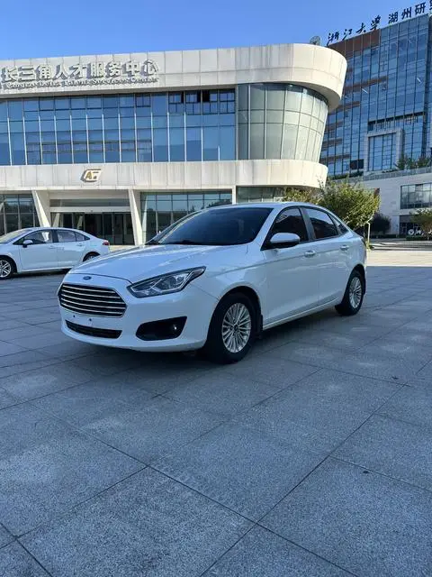 Ford Escort 2015 — фото 1