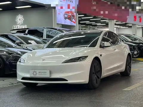 Tesla Model 3 2025 — фото 1