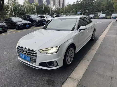 Audi A4L 2019 — фото 1