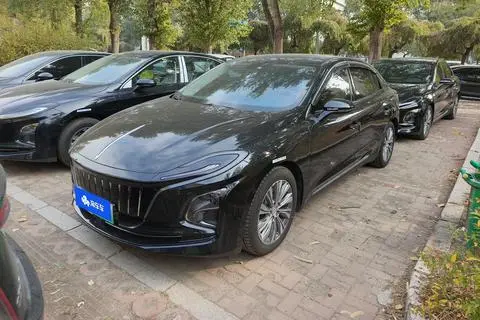 Hongqi E-QM5 2024