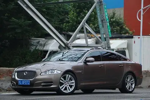 Jaguar XJ 2015 — фото 1